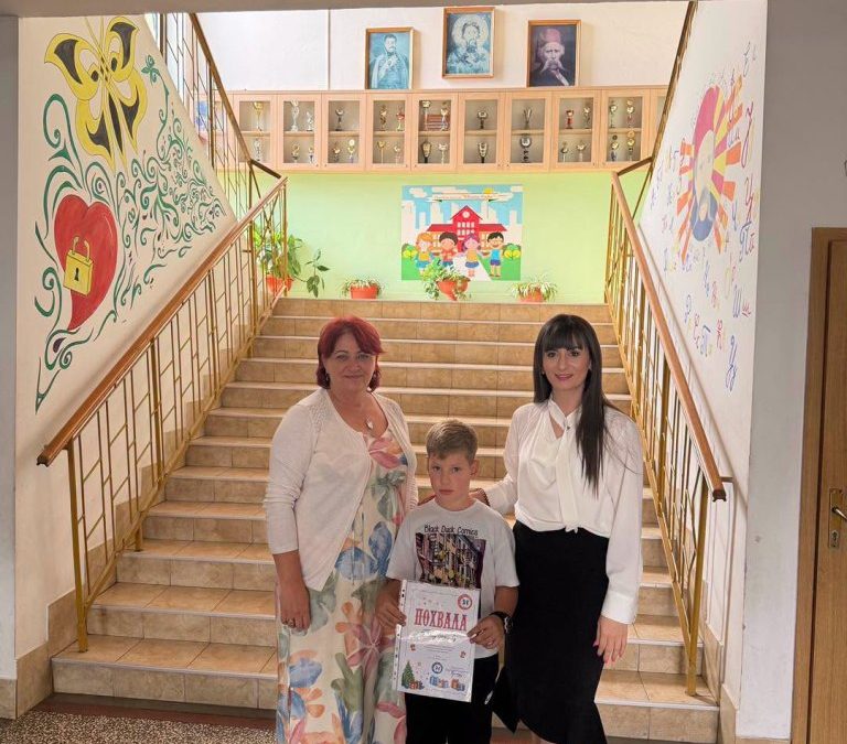 Уручена похвала ученику трећег разреда Павлу Околићу
